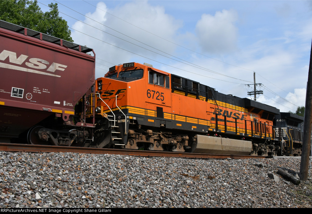 BNSF 6725 Roster shot.